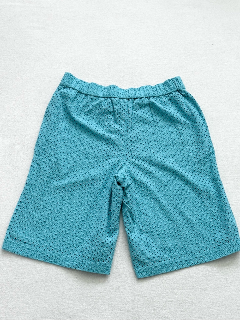 Isaac Mizrahi 100% Eyelet Bermuda Shorts Women’s Size 10 - Picture 5 of 7